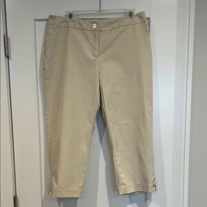 Rafaella Beige Curvy Fit Capri pants size 10.